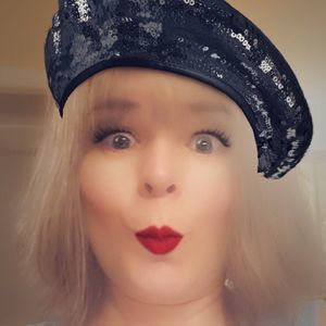 Meet your Posher, Leigh-anne